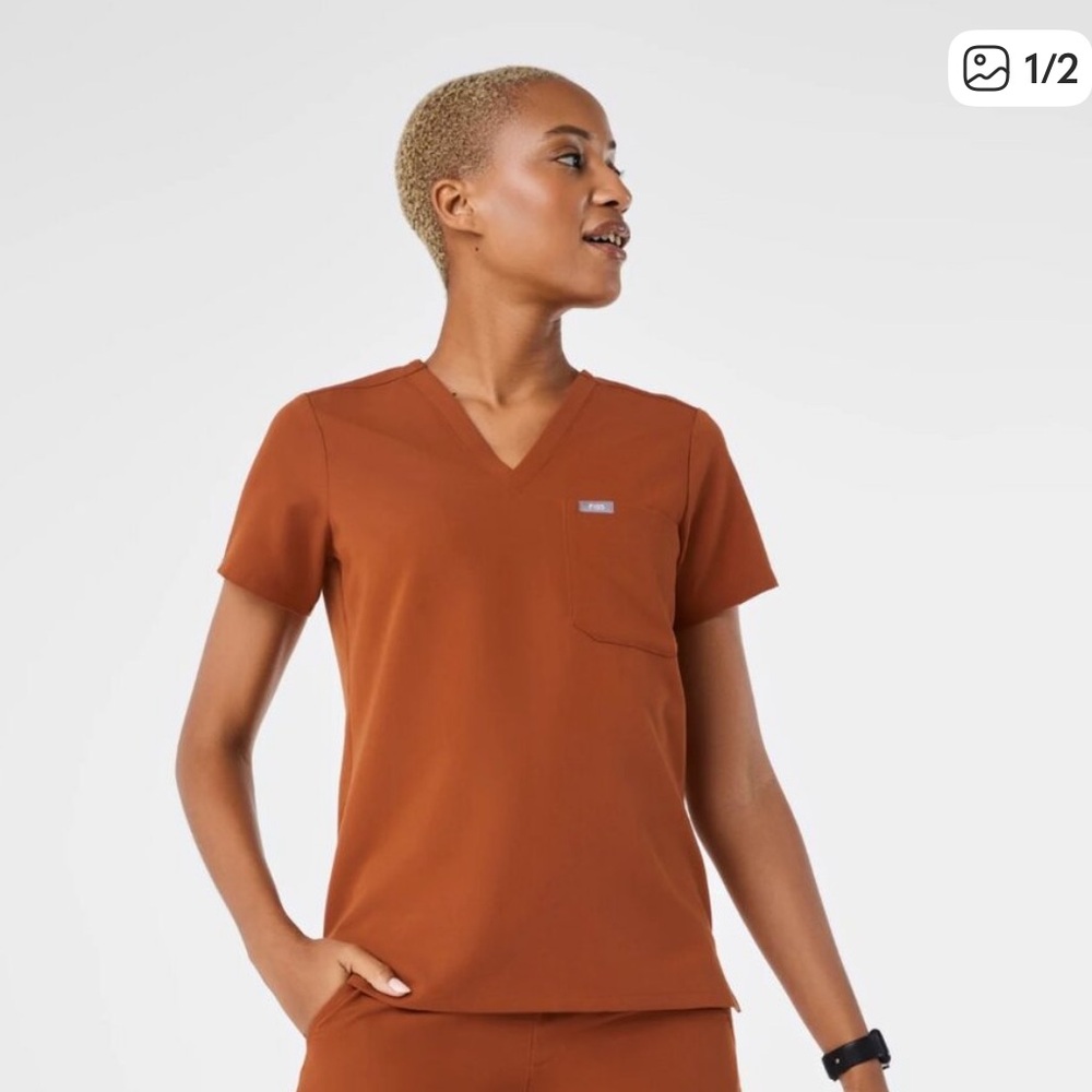 Women’s Figs Catarina Top Dirty Chai